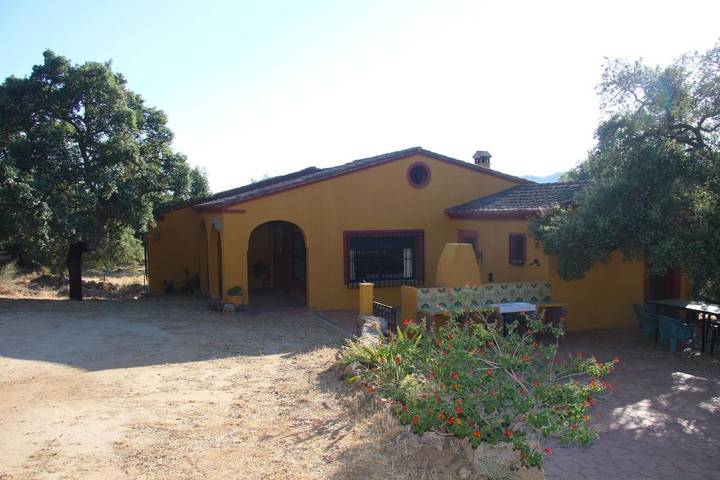 Casa rural para 8 personas, con jardín además de piscina y vistas, Se admiten mascotas en San Vicente de Alcántara