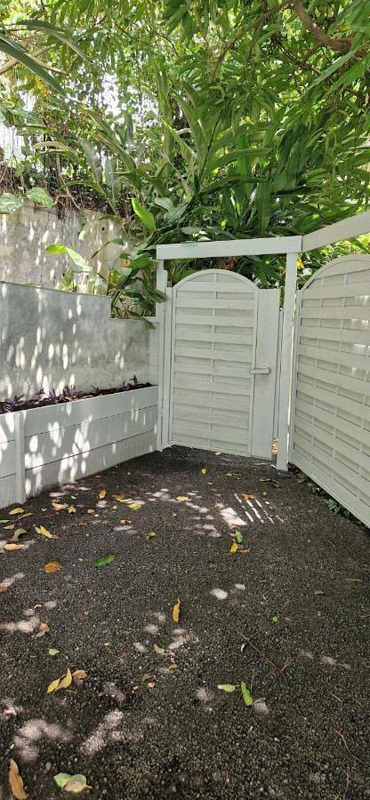 Gîte pour 4 personnes, avec vue ainsi que jardin et piscine à Vieux-Habitants - 2