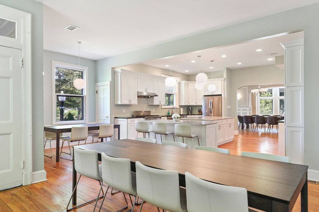 1897 Mansion 30 min to Nyc Sleeps up to 26 with 12 bedrooms and 7 and 1/2 baths in Union County