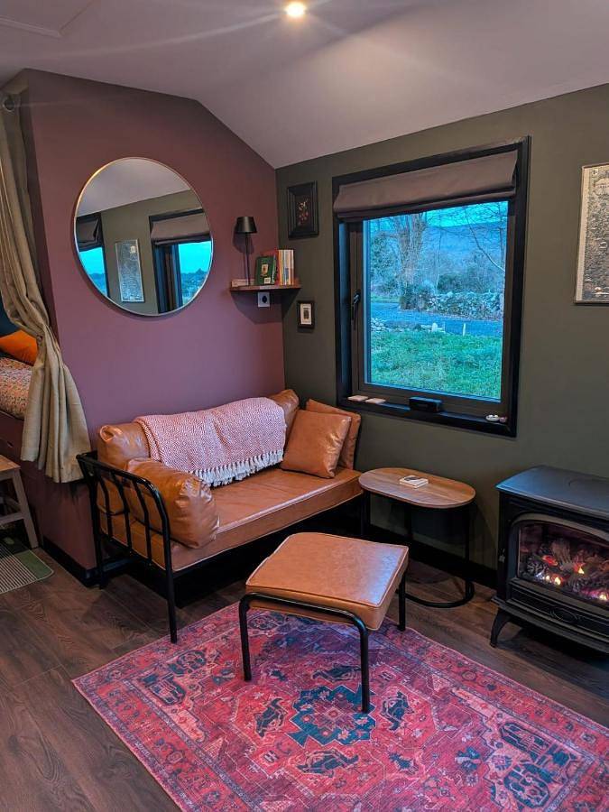 Log cabin for 2 people, with Terrace and Garden as well as View in County Mayo