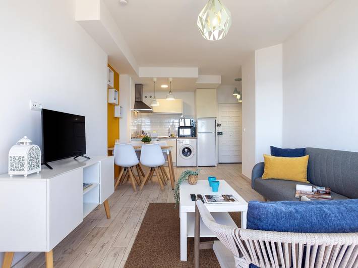 Entire holiday apartment, Sunstay Benalbeach Flat I Benalmadena in Torrequebrada, Benalmádena