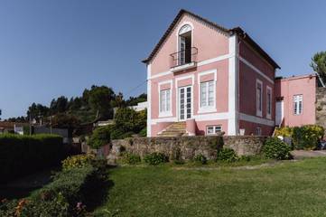 Cottage pour 7 personnes, avec piscine ainsi que jardin et vue dans Terroso