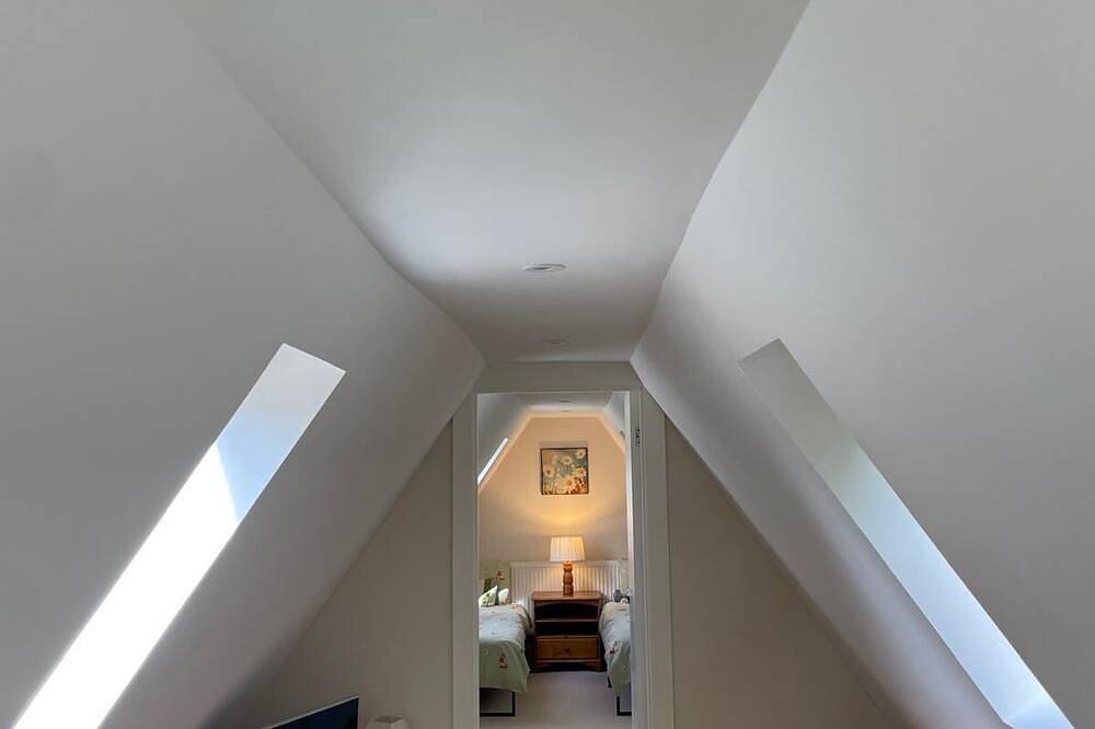 Cosy Woodland Retreat | 10 mins from Cheltenham Promenade | Dog Friendly in Shurdington, Gloucestershire