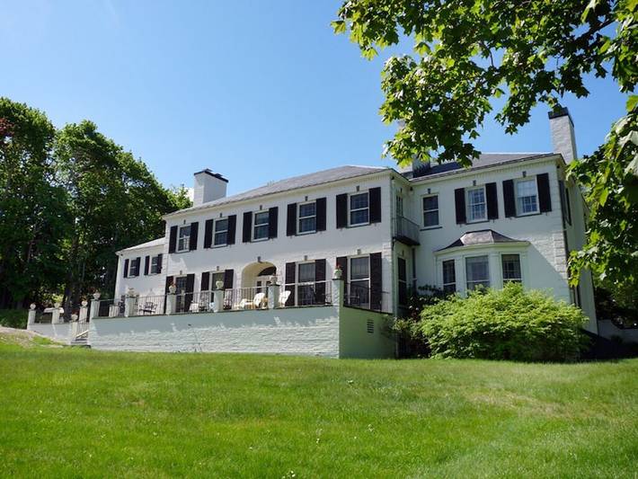 Vacation rental for 18 people, with yard in Bar Harbor
