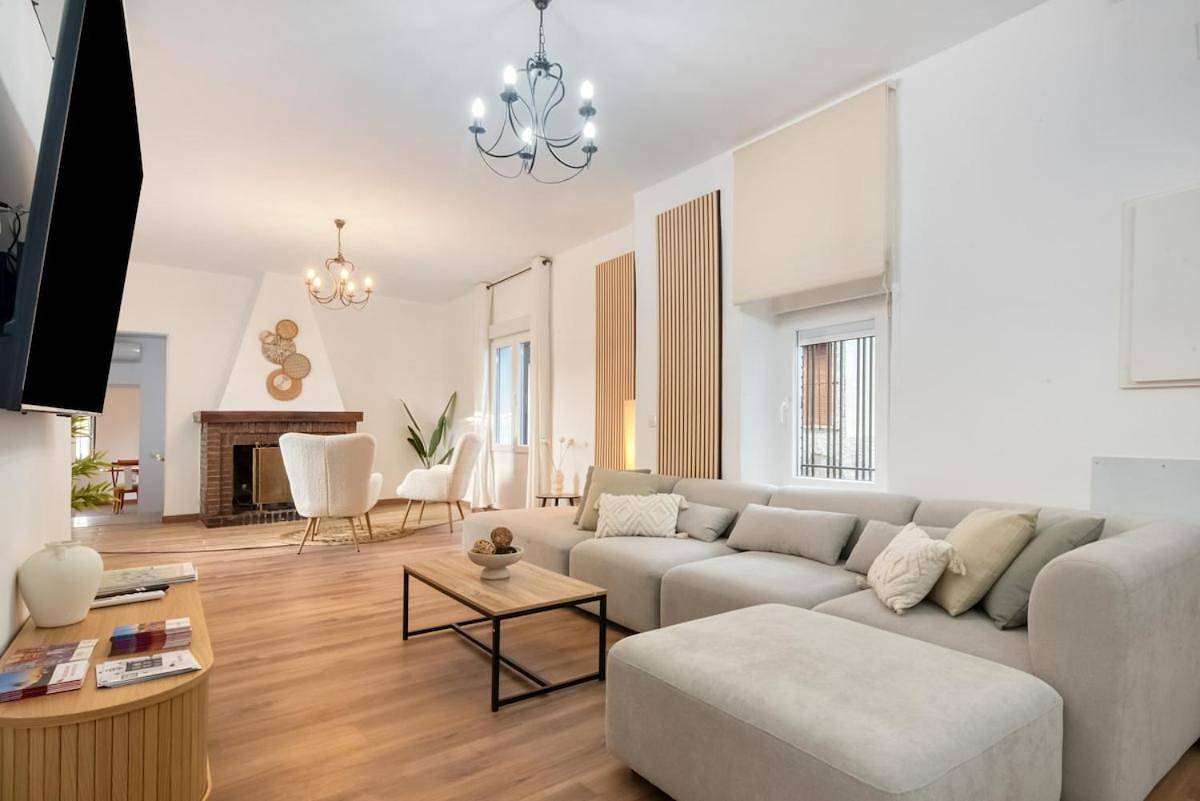 Villa T to15 min from Puy du Fou Billiar, Movies, Bbq,Pool in Totanés, Provincia de Toledo