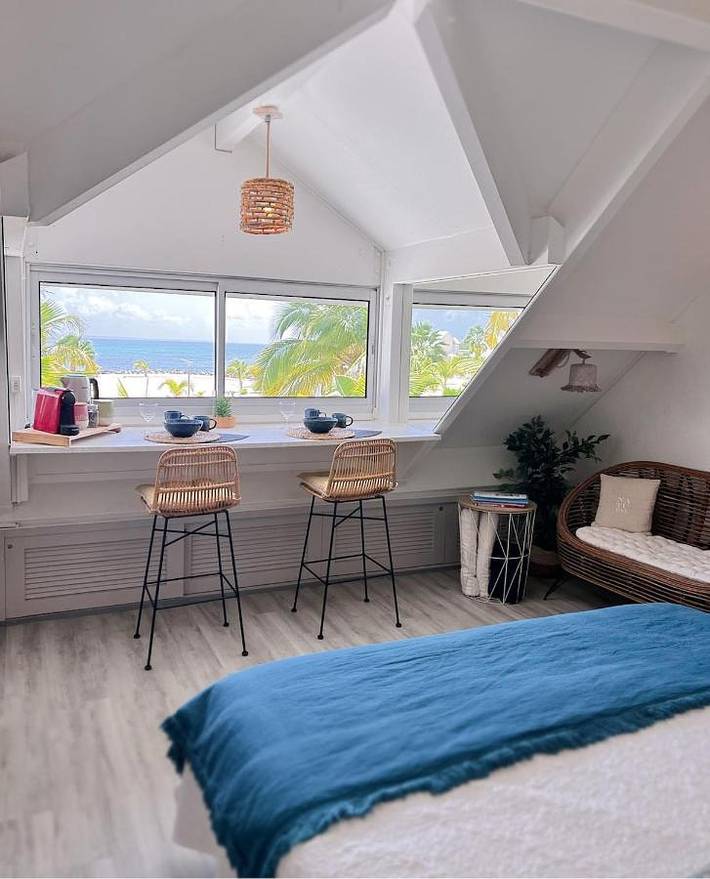 Location de vacances pour 2 personnes, avec piscine et bassin pour enfant ainsi que jardin et vue, animaux acceptés dans Saint Martin