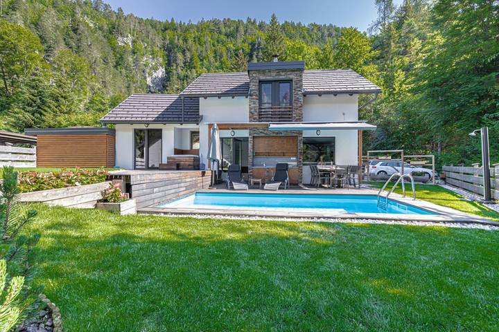 Villa für 8 Personen, mit Pool und Sauna sowie Terrasse in Slowenien