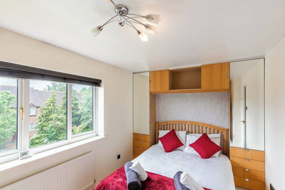 Luxury 3Br • Sleeps 8 • Parking in Dartford, Kent