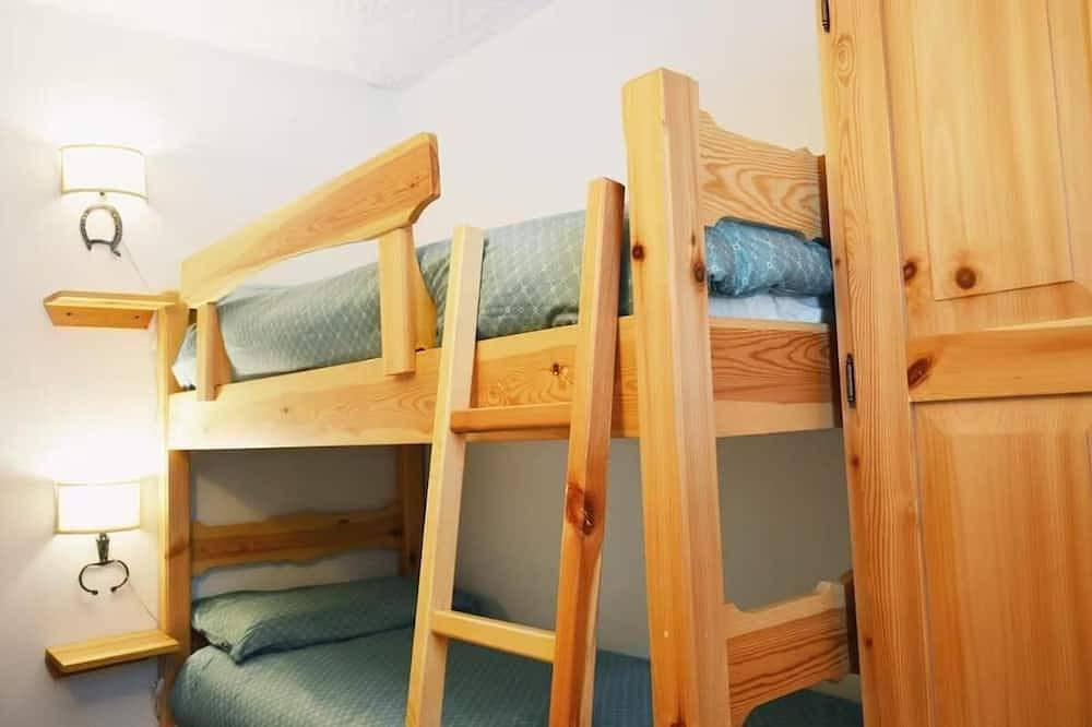 Geheel appartement, A gem in Val di Sole, directly on the ski slopes and trails. in Dimaro, Dimaro Folgarida