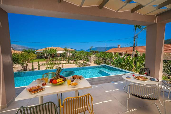 Villa per 2 persone, con Balcone e Terrazza nonché Giardino e Piscina a Sami