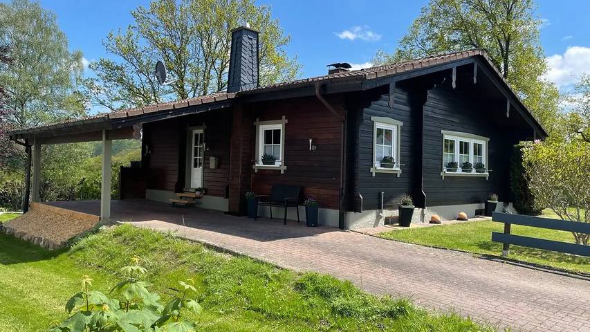 Ferienhaus für 12 Personen, mit Garten und Balkon in Vöhl