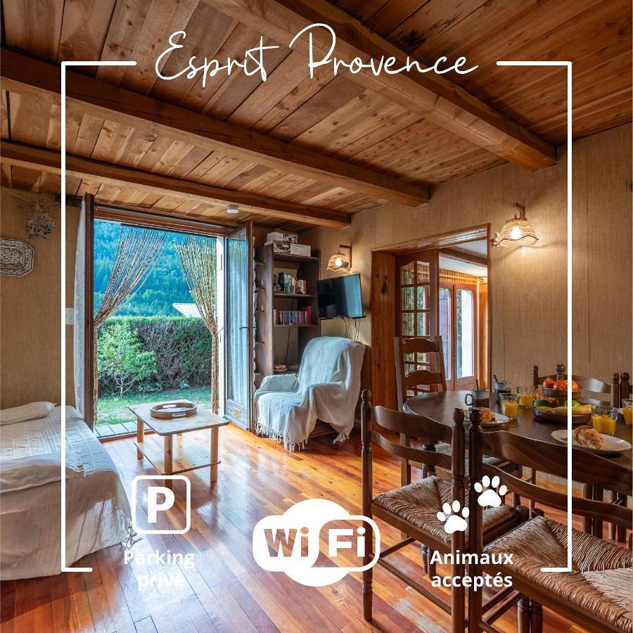 Appartement entier, Two-Bedroom Apartment with Garden View in Les Thuiles, Val d’Allos
