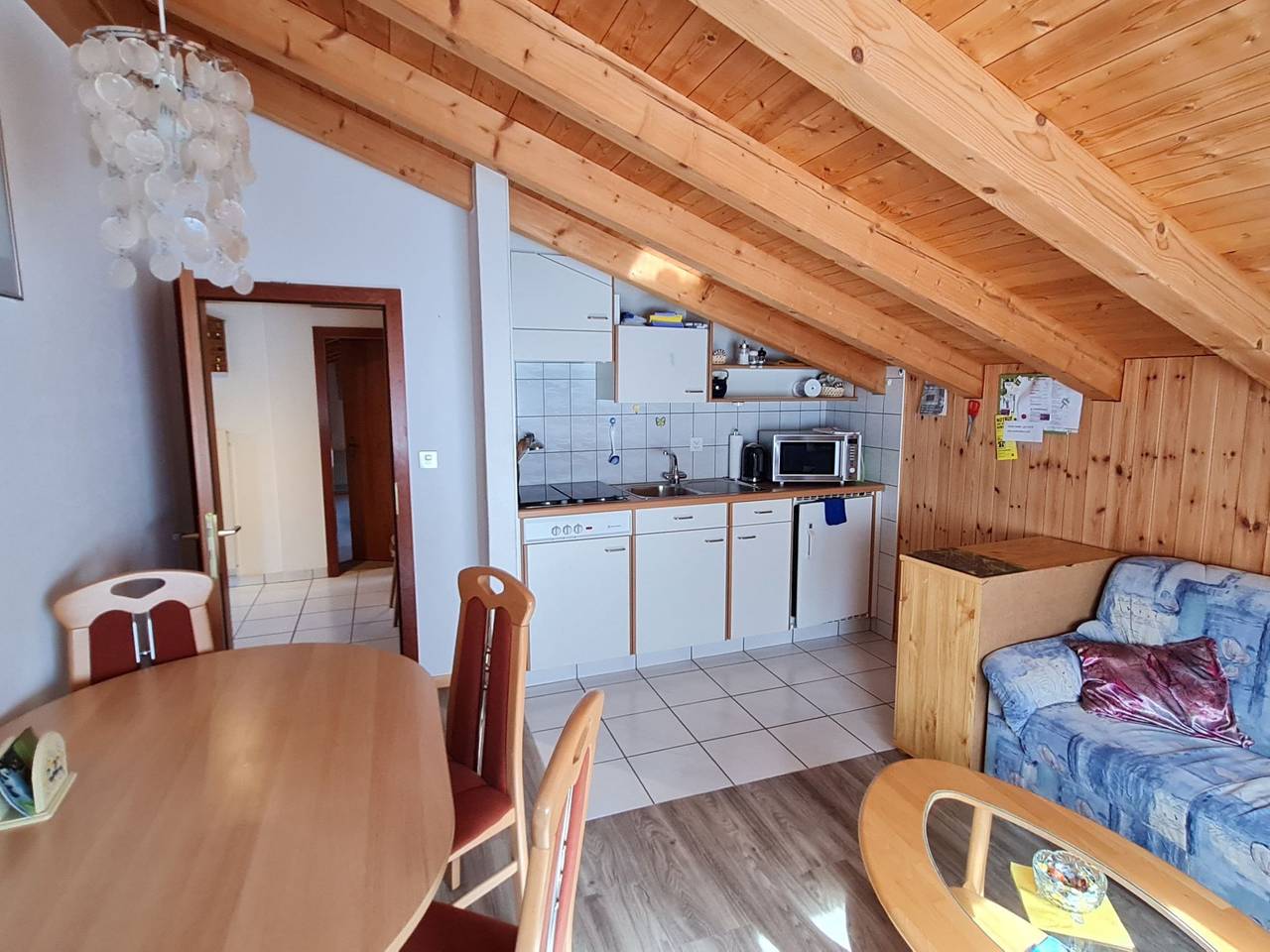 Ganze Wohnung, Chalet Haus (bei Einfahrt grosser Nussbaum ) in Leuk, Walliser Alpen