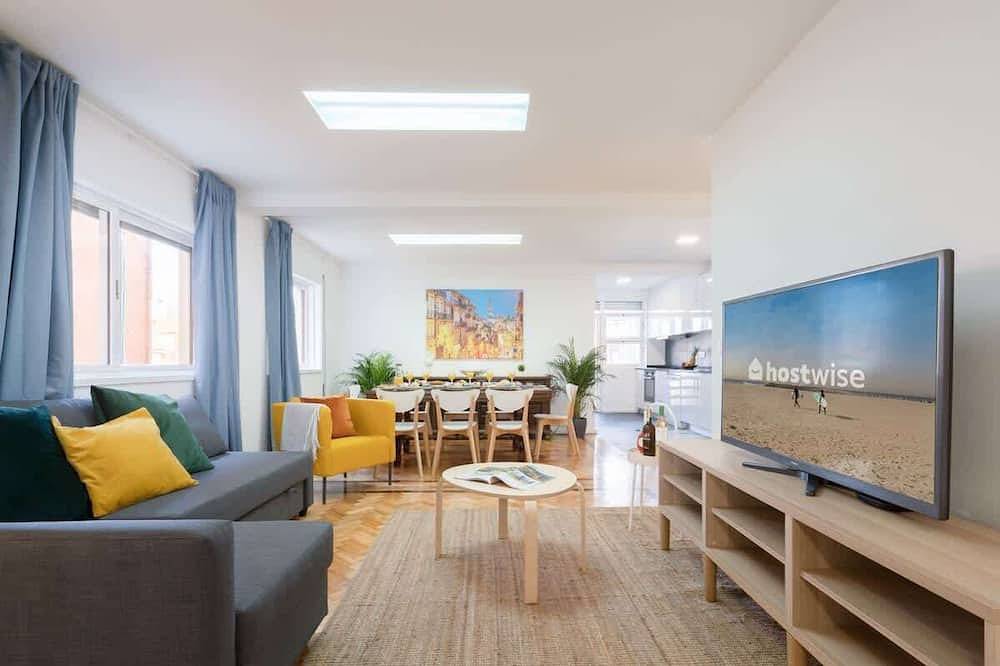Entire apartment, Spacious Fresh Flat w/ Terrace | Sea by Hostwise in Espinho, Aveiro District