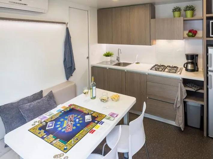 Camping Marvilla Parks - Kaatsheuvel - Stacaravan 6 personen - Premium Lounge Compact met 3 slaapkamers in Kaatsheuvel, Noord-Brabant