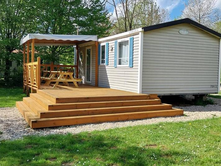 Gîte pour 6 personnes, avec vue et jardin ainsi que vue sur le lac et piscine, animaux acceptés à Le Chesne