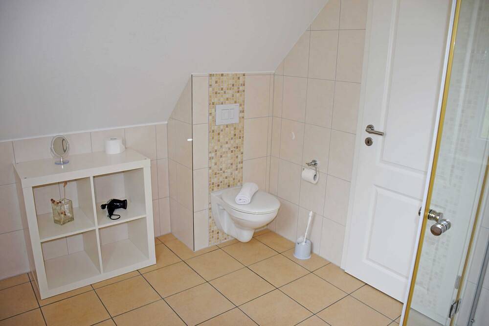 Ganze Wohnung, 01 Ferienappartement zur Granitz mit Balkon - Ferienwohnungen zur Granitz mit in Serams, Zirkow