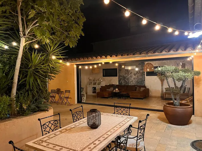 Chalet para 17 personas, con terraza además de piscina y jardín - 1