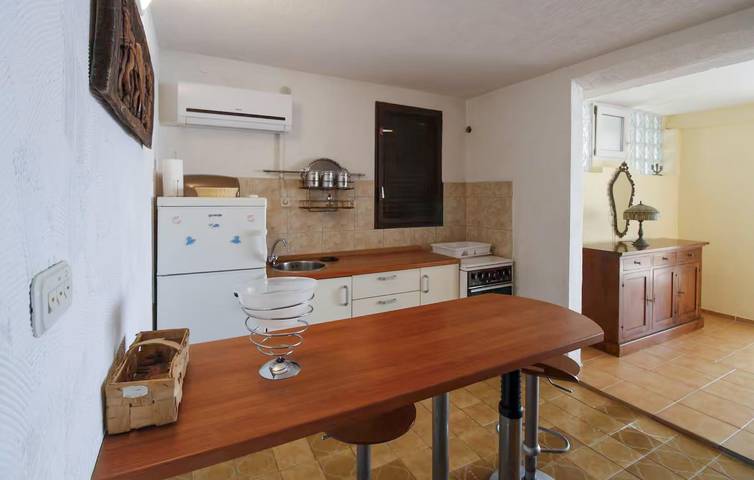 Ganze Ferienwohnung, Urlaub am Meer: Modernes Apartment mit Terrasse und WLAN, in der Nähe des Strandes Stončica in Rukavac, Split-Dalmatien
