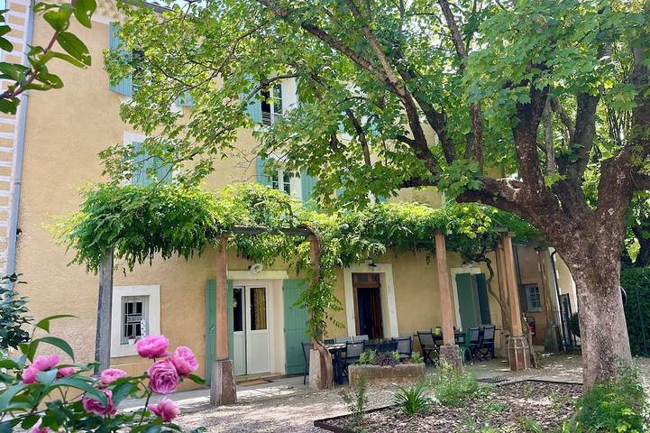 Ferienhaus für 20 Personen, mit Terrasse und Garten in Villes-sur-Auzon