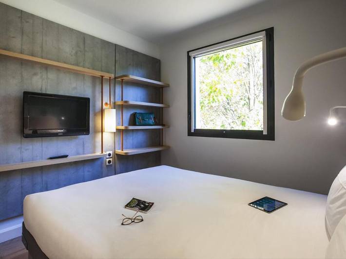 Hôtel pour 3 personnes, avec vue sur le lac ainsi que jardin et vue à Essômes-sur-Marne