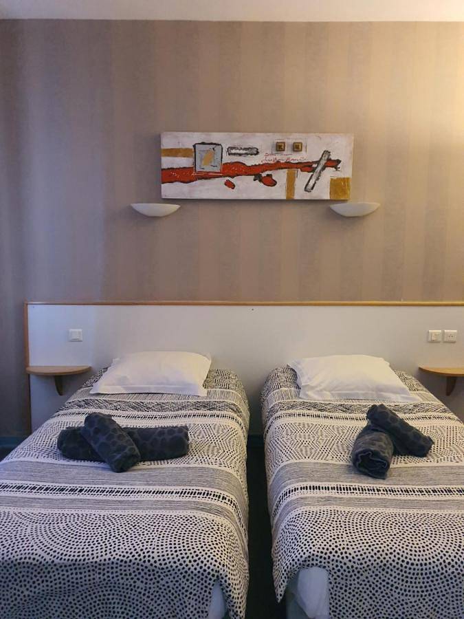 Hôtel pour 2 personnes, avec jardin et terrasse, animaux acceptés à Gueugnon - 2