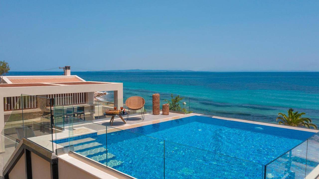 Nerea Seafront Villa, a Pristine Retreat, By Thinkvilla in Zakynthos Stadt, Zakynthos