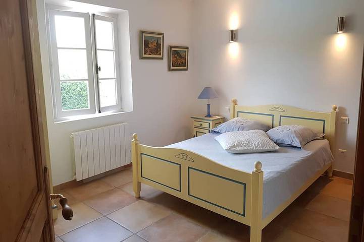 Location de vacances pour 7 personnes, avec terrasse et jardin à La Roque-sur-Pernes - 4