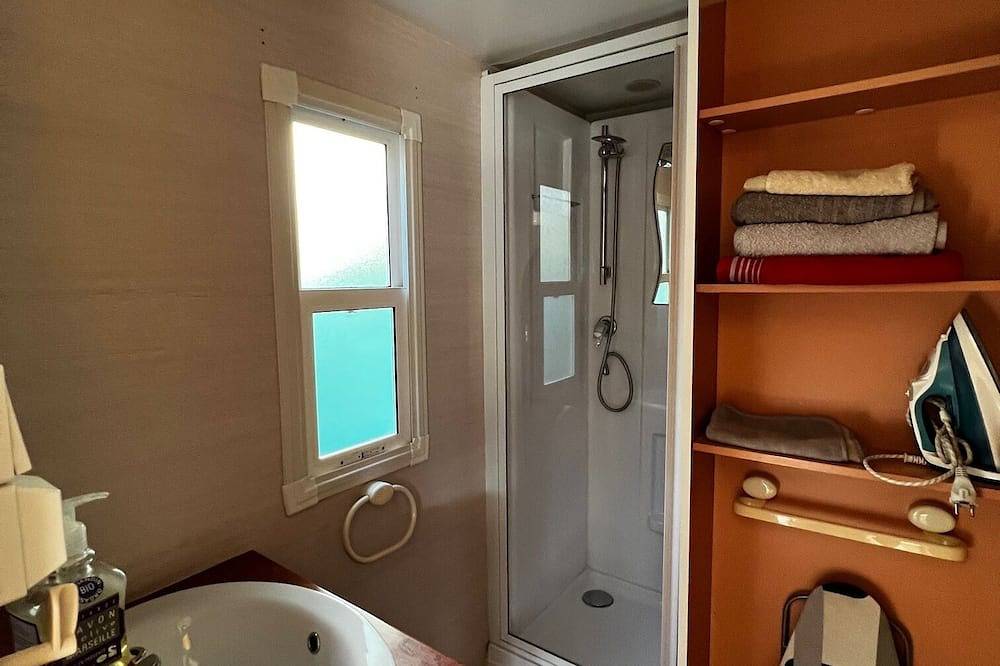 Loue Mobil-home 4 Personnes à Gémenos Dans Propriété Privée in Gémenos, Marsella region