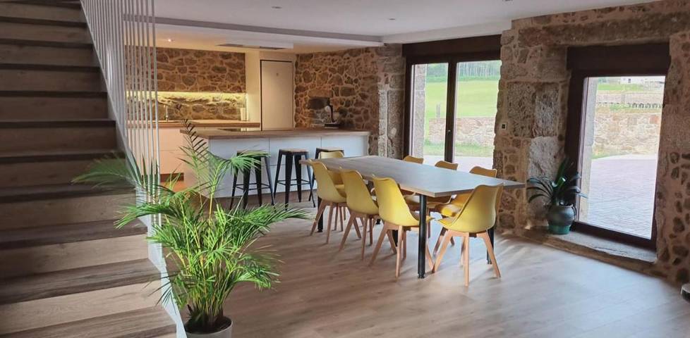 Apartamento para 8 personas, con vistas y jardín en Muxía