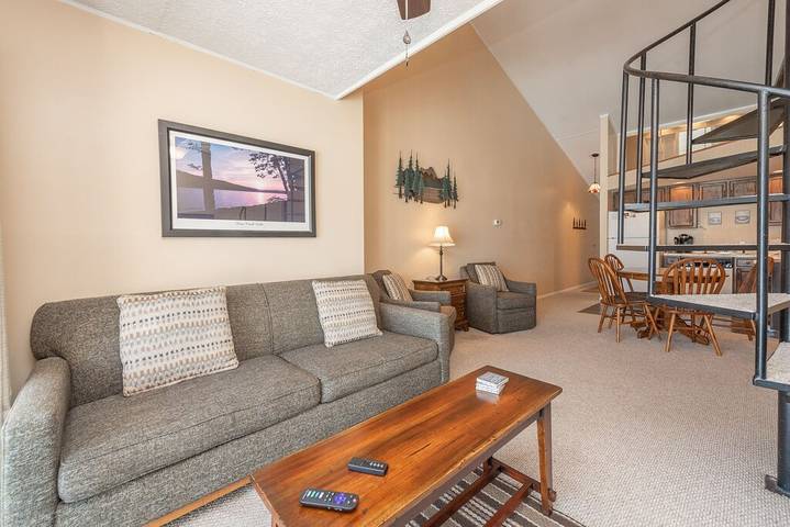 Vacation rental for 4 people, with balcony and sauna as well as hot tub in Deep Creek Lake