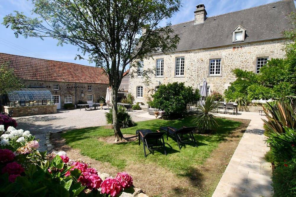 Privatunterkunft · Tamerville · 21 Schlafzimmer · 33 Betten · 15 Badezimmer in Tamerville, Côte de la Déroute