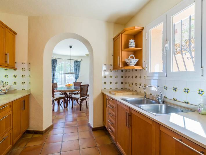 Casa rural para 6 personas, con piscina además de terraza y jardín en Benitachell - 4