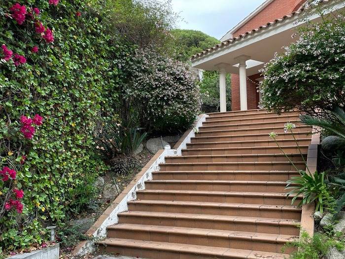 Villa · Cabrils · ★Nouveau · 4 chambres · 6 lits · 3 salles de bain et 1 toilette in Urbanizacion Montcabrer, Cabrils