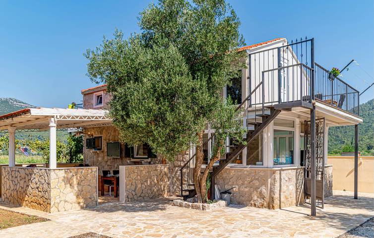 Charmantes Apartment, 1,5 km vom Strand entfernt: Gemütliches Apartment mit Pool und Terrasse in Ston, Dubrovnik-Neretva
