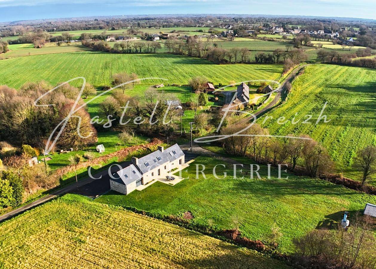Le Marques Maison bretonne en pierre avec jardin de 2200m2, 18km des plages in Saint-Gilles-les-Bois, Région de Guingamp