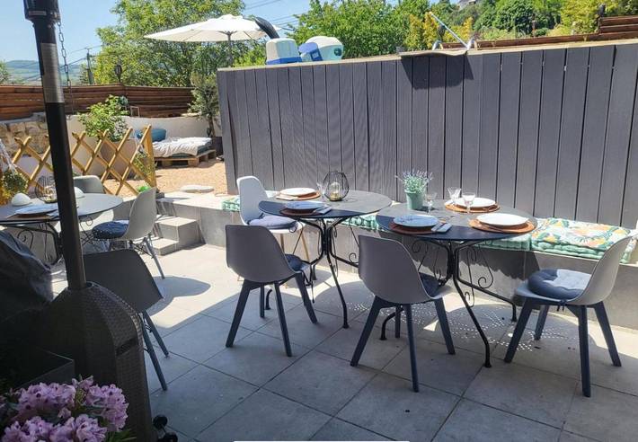 Maison d’hôte pour 4 personnes, avec Jacuzzi et Terrasse ainsi que Jardin et Piscine à Cluny - 4