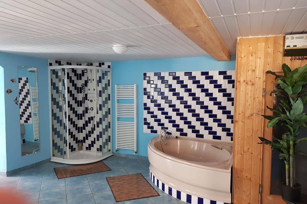 Renovated farmhouse sleeps 15 - Hautes Vosges in Fresse-sur-Moselle, Épinal en omgeving