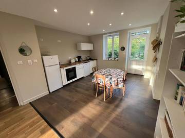 Gîte pour 4 personnes, avec jardin et vue ainsi que terrasse et piscine à Saint-Julien (Rhône)