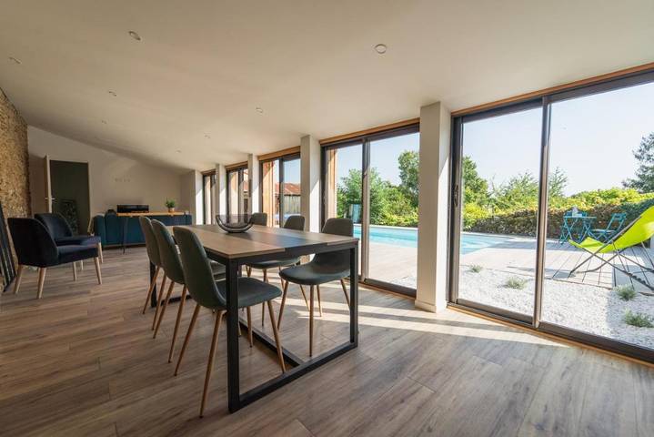 Location de vacances pour 10 personnes, avec jardin ainsi que piscine et terrasse à Vivonne - 3