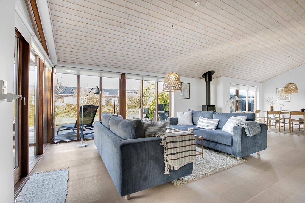 Bright and well-kept holiday home close to the beach, nature and charming Ebeltoft in Øerne, Ebeltoft