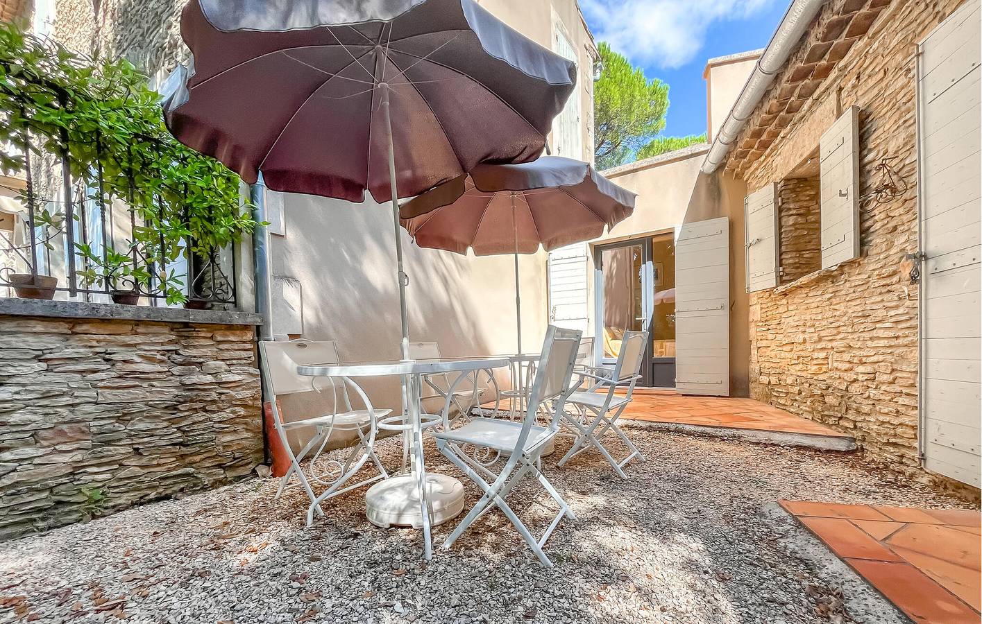Modern Apartment with Pool, WiFi and Parking in Uzès, Nimes region