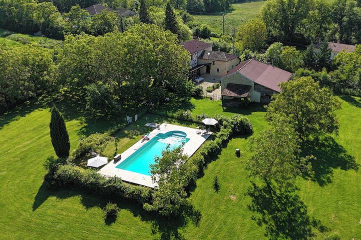 Location de vacances pour 4 personnes, avec Jardin et Piscine à Gondrin
