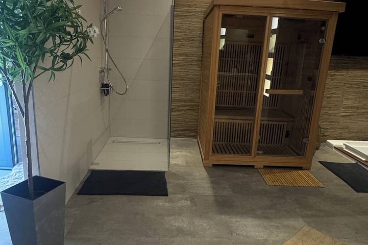 Apartamento entero, Loft Love Romantic Getaway: \"Starry Night\" Suite in Bitche in Bitche, Sarreguemines