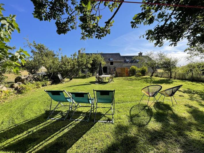 Gîte pour 7 personnes, avec jardin à Montfarville