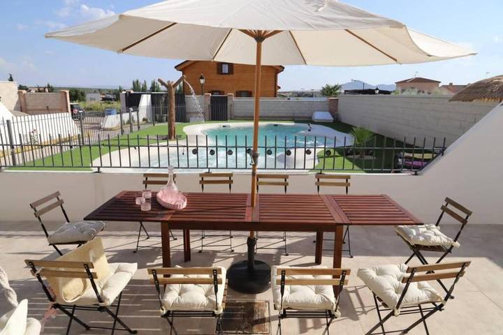 Casa de vacaciones para 6 personas, con vistas además de piscina y jardín, Familias con niños en Montes de Toledo - 3