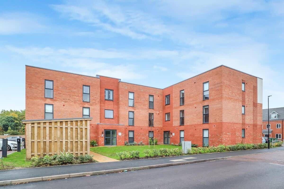 Entire apartment, Two-Bedroom Apartment in Coventry, Birmingham Area
