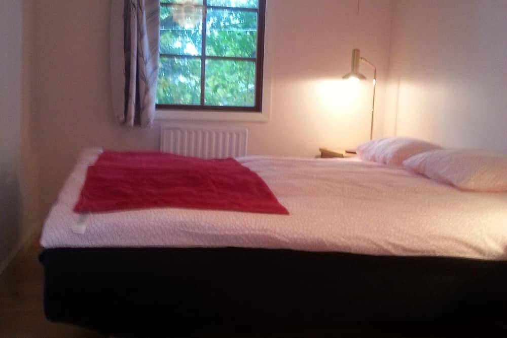 Einfamilienhaus mit Strandlage.Wifi Renoviertes Boot, Fahrräder, Strom inklusive in Stora Lundby distrikt, Lerum