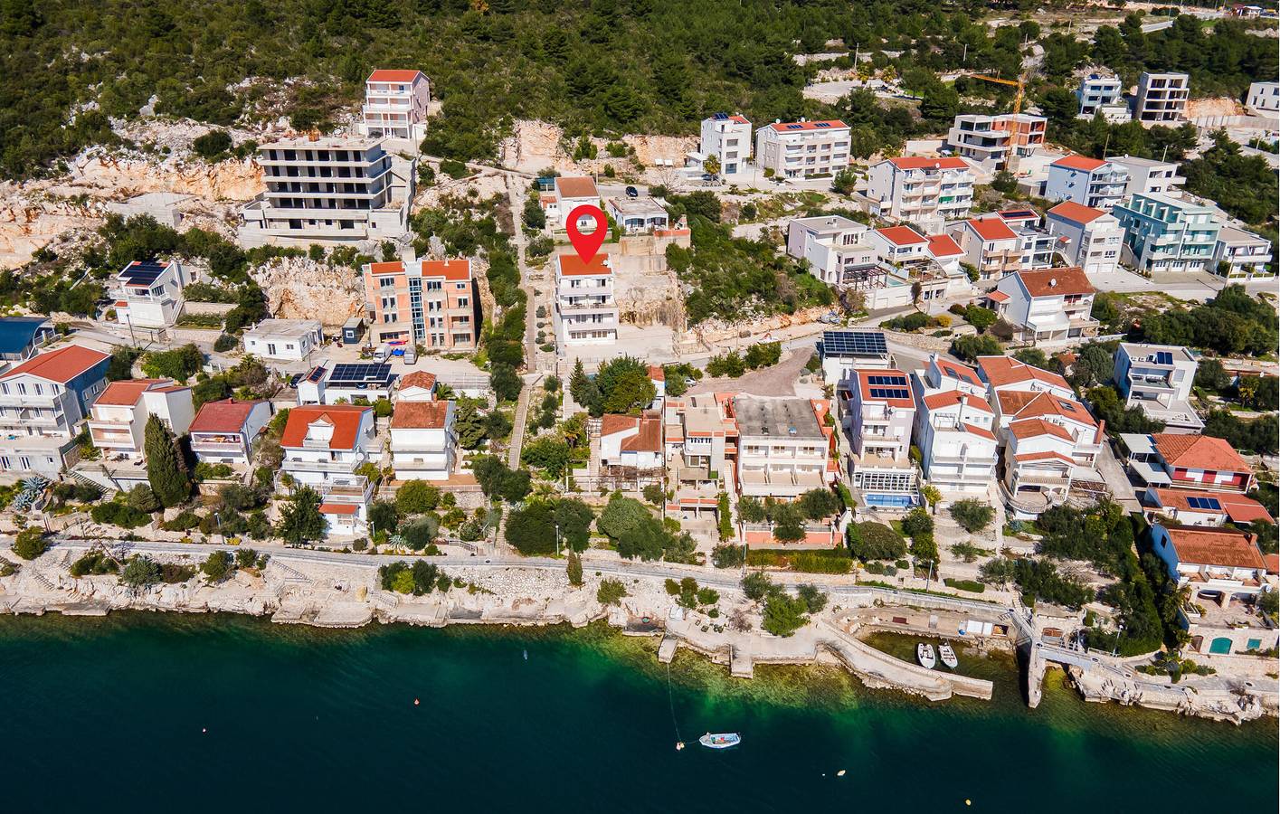 Ganze Ferienwohnung, Gemütliche Wohnung mit Terrasse, WLAN und Parkplatz, 100 m bis zur Küste in Komarna, Dubrovnik-Neretva
