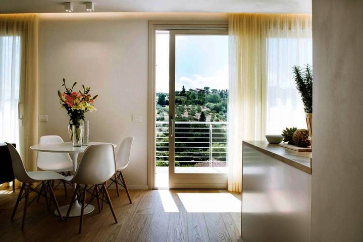 Location de vacances pour 4 personnes, avec vue ainsi que piscine et jardin, adapté aux familles à Lastra a Signa - 3